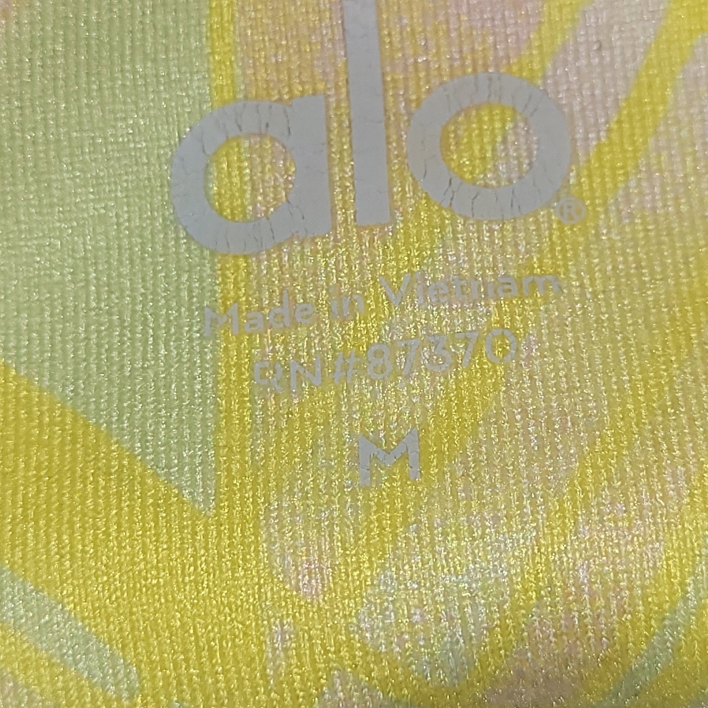 3/$25 ALO Airbrush Strech Cropped Leggings in Zest Indigo Geometric Women's M - Picture 7 of 8